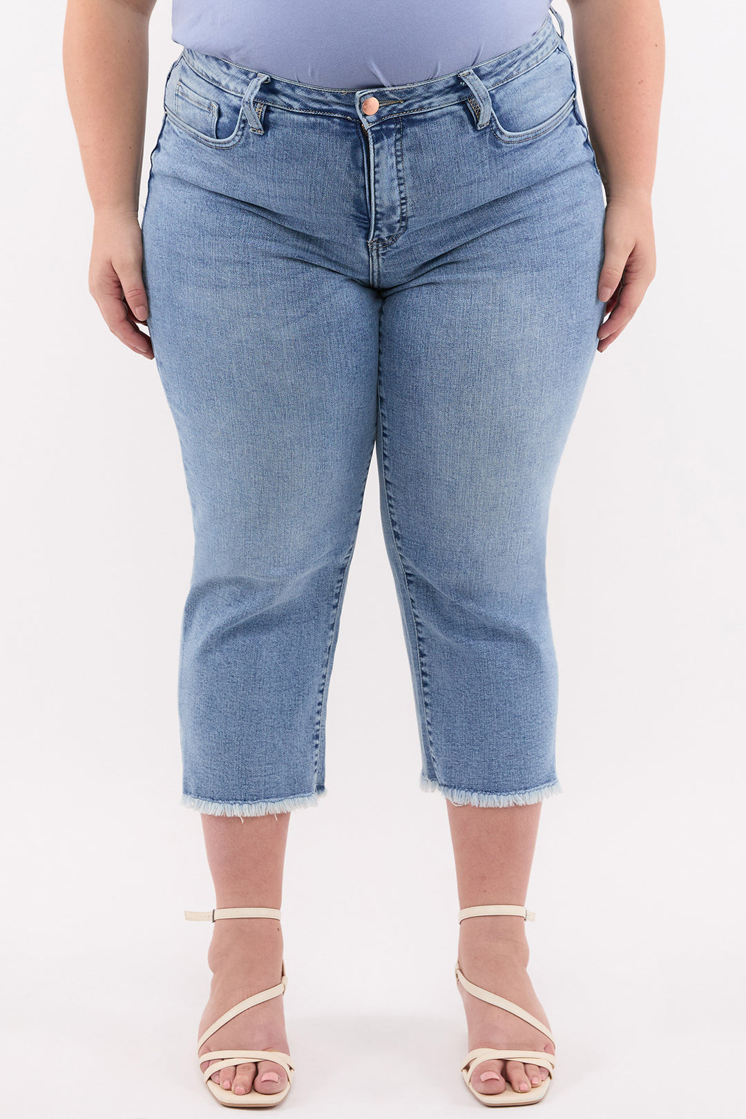 Plus Chloe High Rise Wide Leg Cropped Frayed Jeans-ZP202073